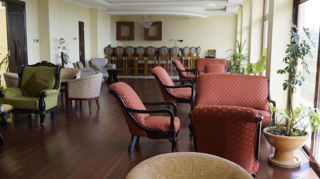 ניירי The White Rhino Hotel מראה חיצוני תמונה