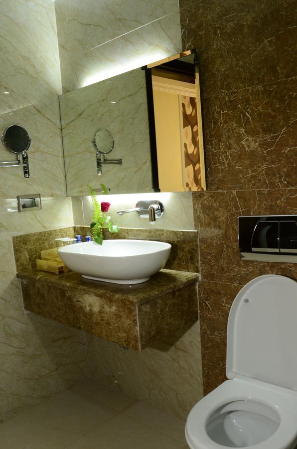 ניירי The White Rhino Hotel מראה חיצוני תמונה