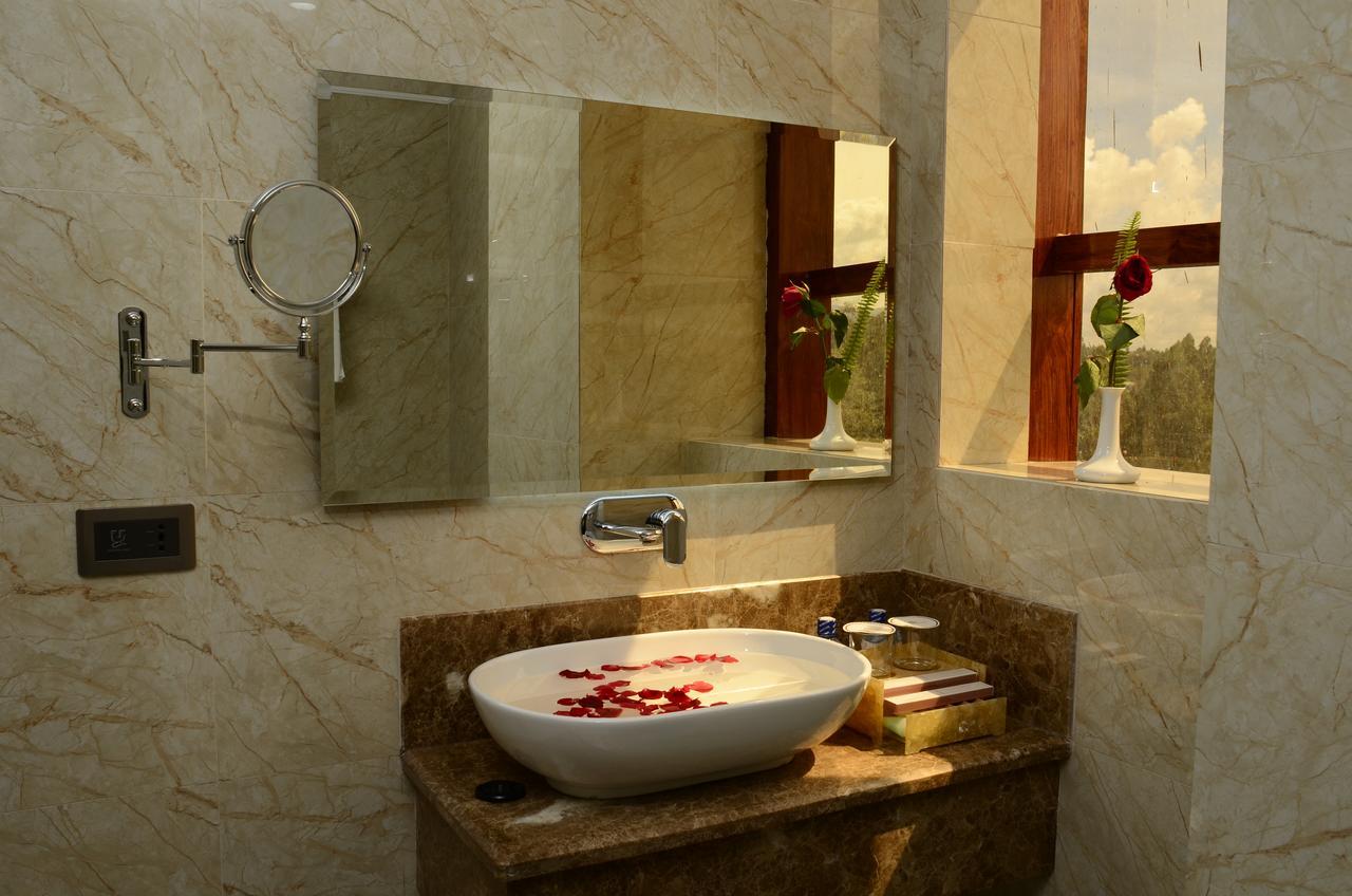 ניירי The White Rhino Hotel מראה חיצוני תמונה