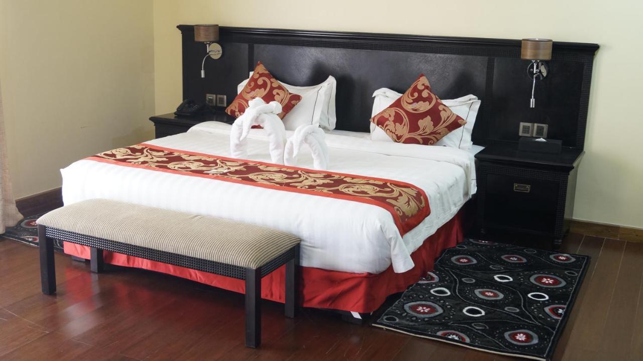 ניירי The White Rhino Hotel מראה חיצוני תמונה