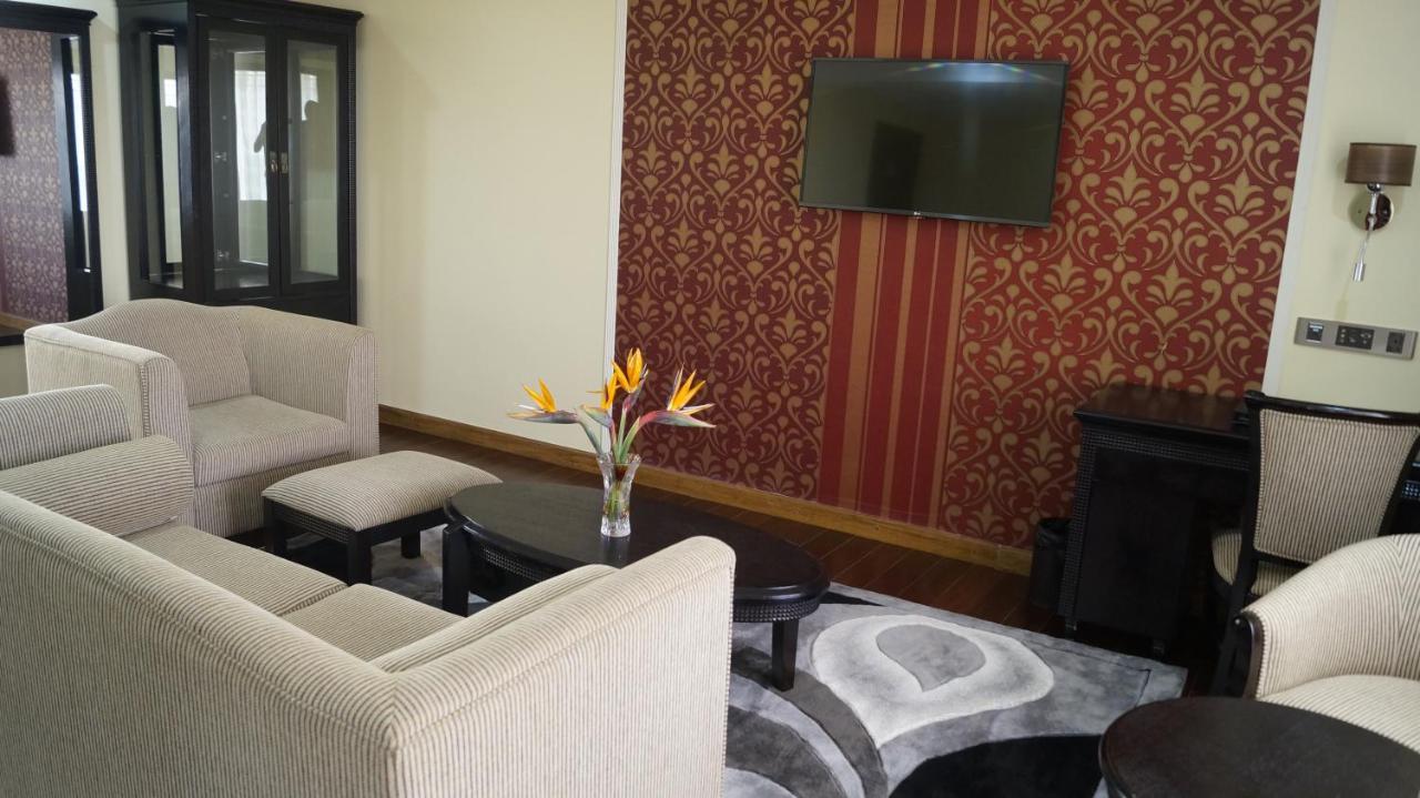 ניירי The White Rhino Hotel מראה חיצוני תמונה