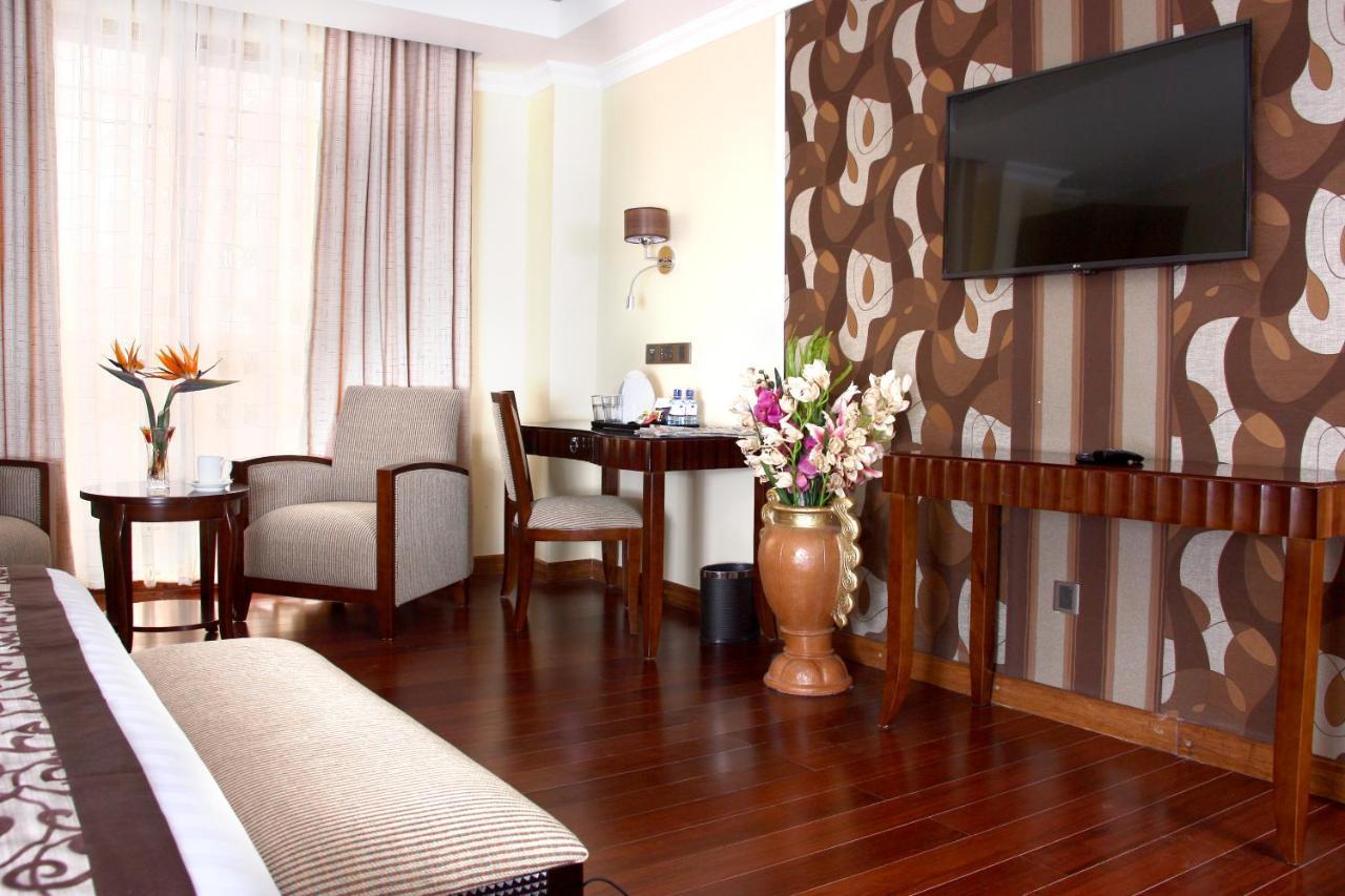ניירי The White Rhino Hotel מראה חיצוני תמונה