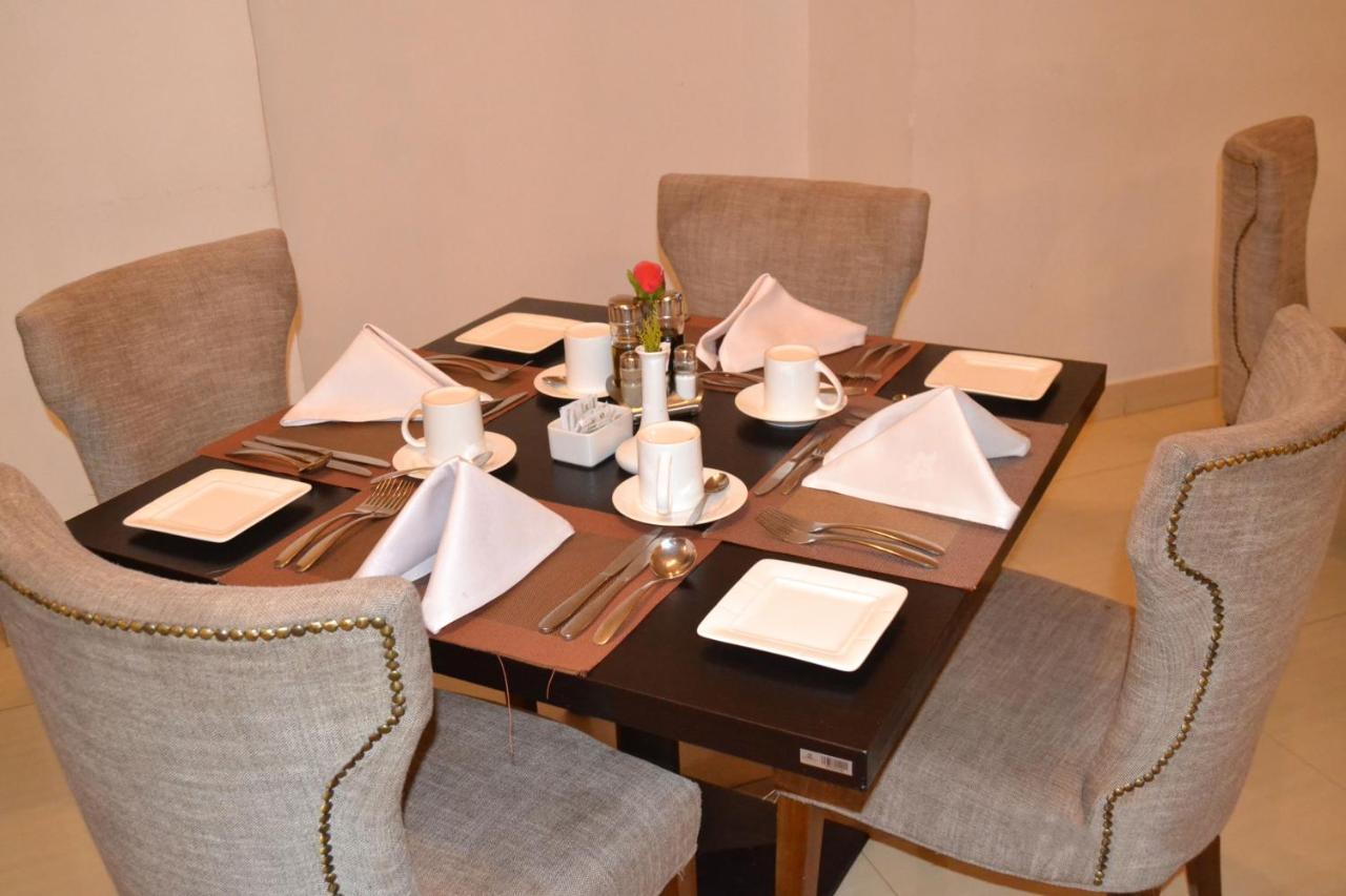 ניירי The White Rhino Hotel מראה חיצוני תמונה