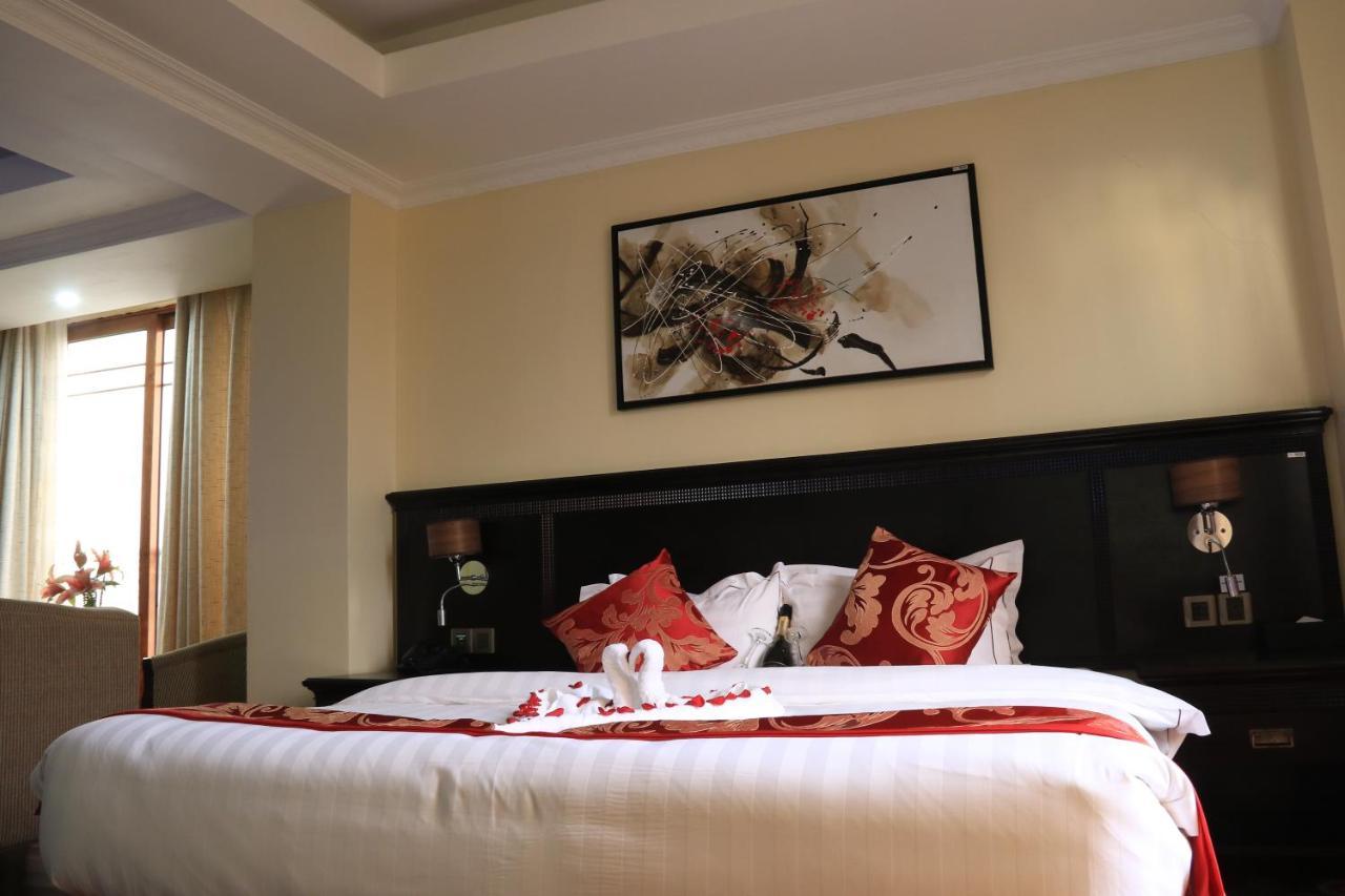 ניירי The White Rhino Hotel מראה חיצוני תמונה