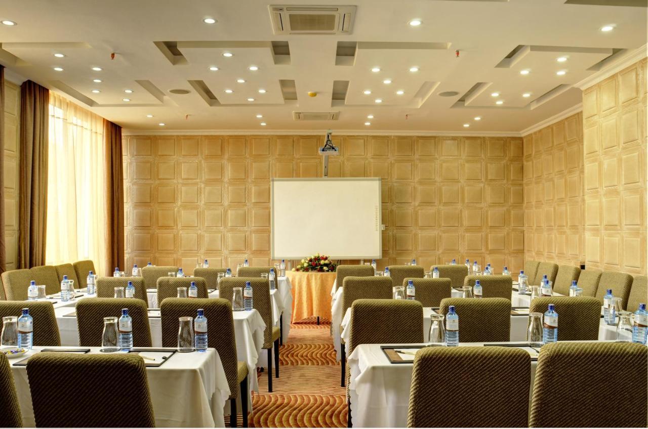 ניירי The White Rhino Hotel מראה חיצוני תמונה