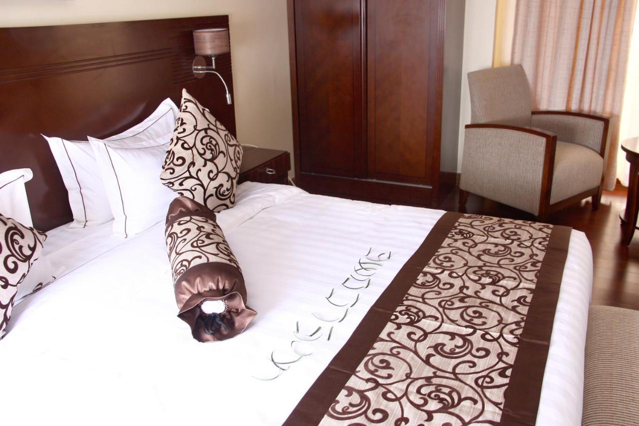 ניירי The White Rhino Hotel מראה חיצוני תמונה