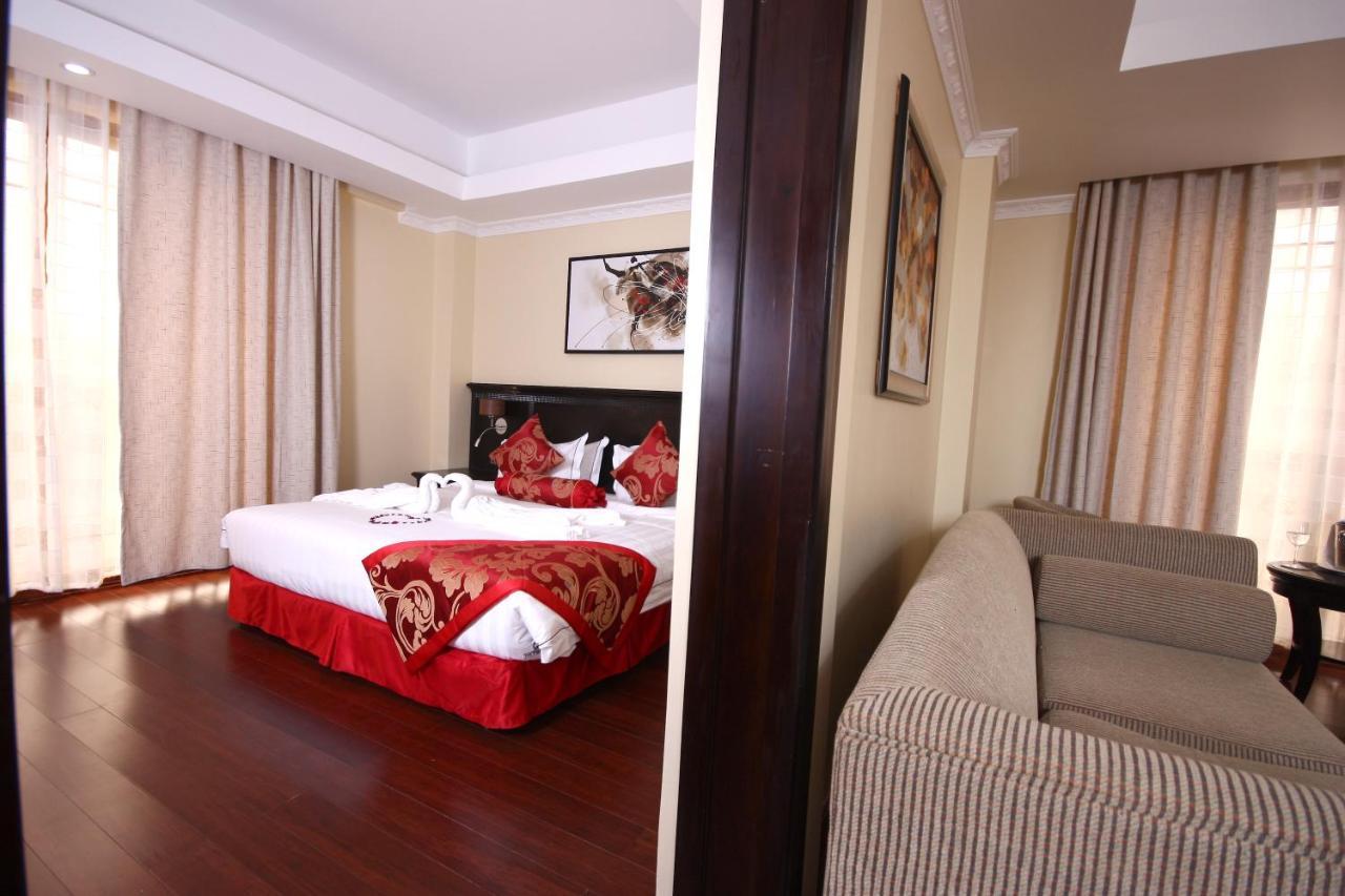 ניירי The White Rhino Hotel מראה חיצוני תמונה