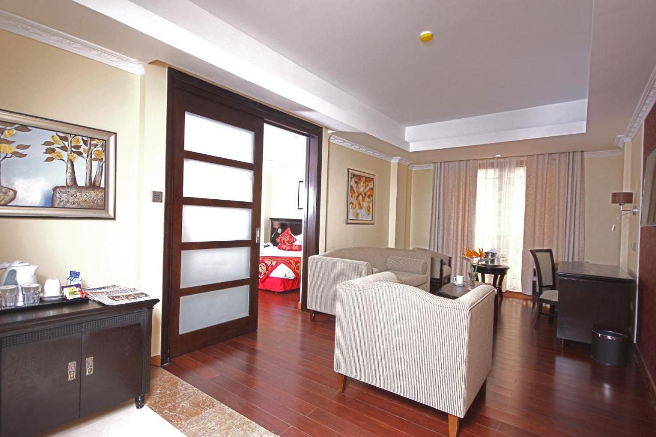 ניירי The White Rhino Hotel מראה חיצוני תמונה